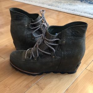 Sorel Sandy Wedge Boots Nori Green